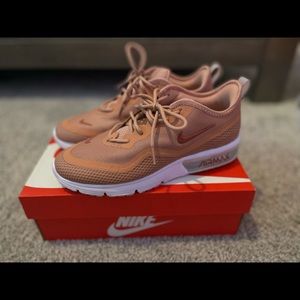 WMNS Nike Air Max Sequent 4.5 Size 7W